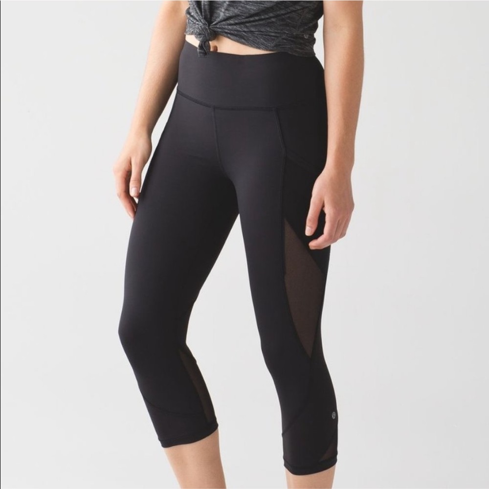 Lululemon Fast as Light Mesh Capris w/ Pockets!